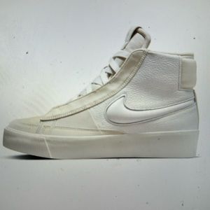 Nike Women’s Blazer Mid Victory, size W 7